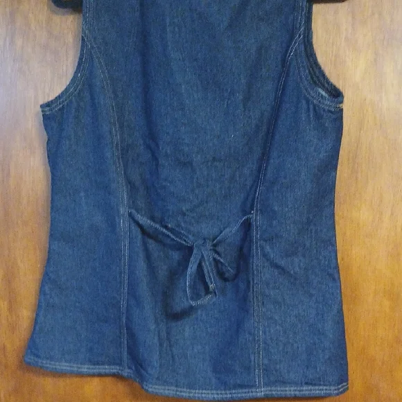 Women's Denim Sleeveless Vest - Picture 7 of 9